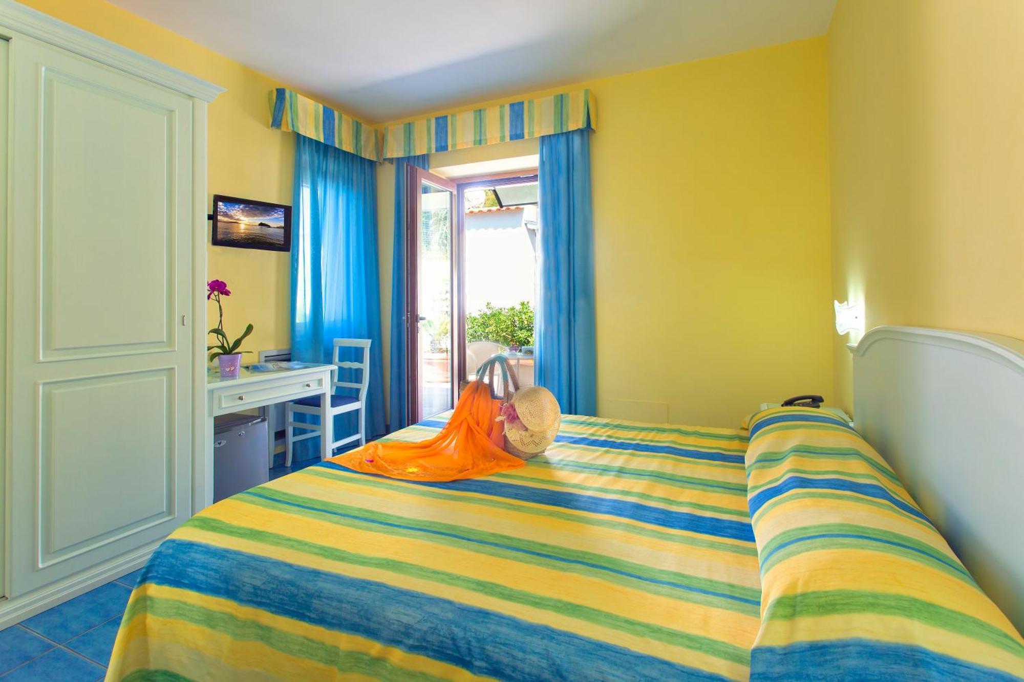 Cava Dell'isola Hotel 3*