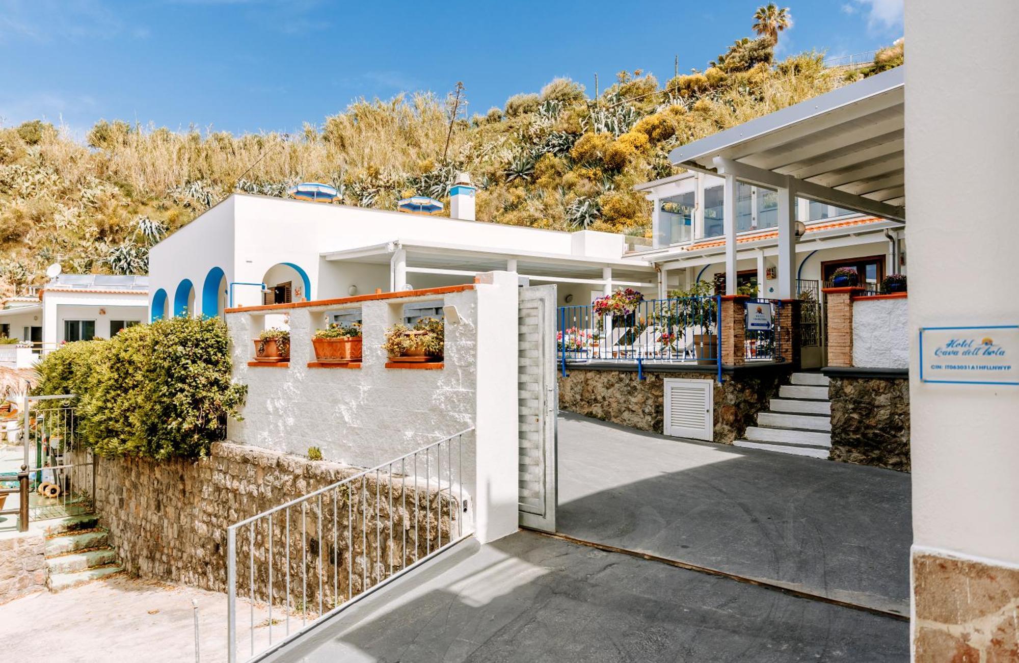 Cava Dell'isola Hotel 3*