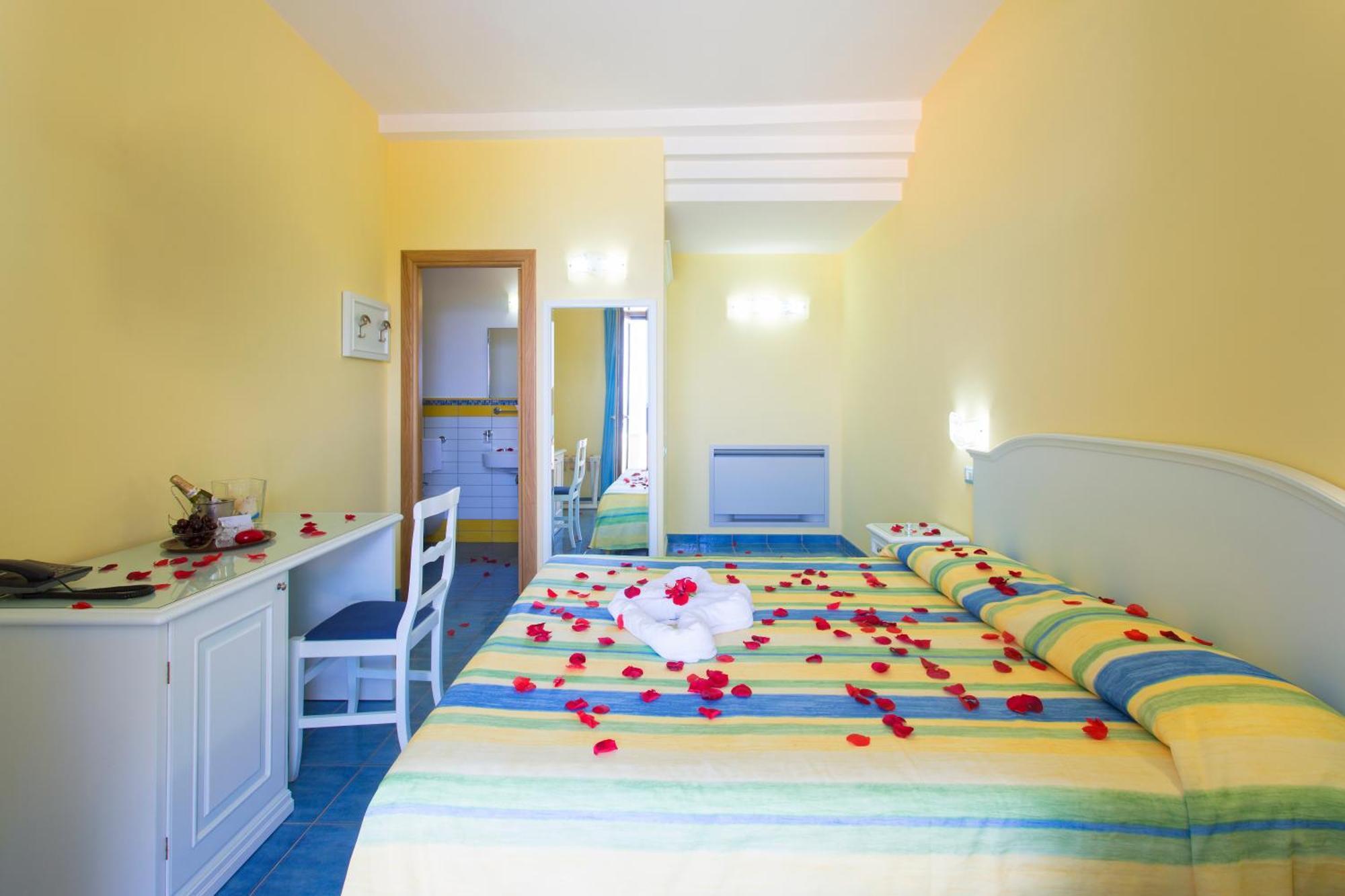 Cava Dell'isola Hotel 3*
