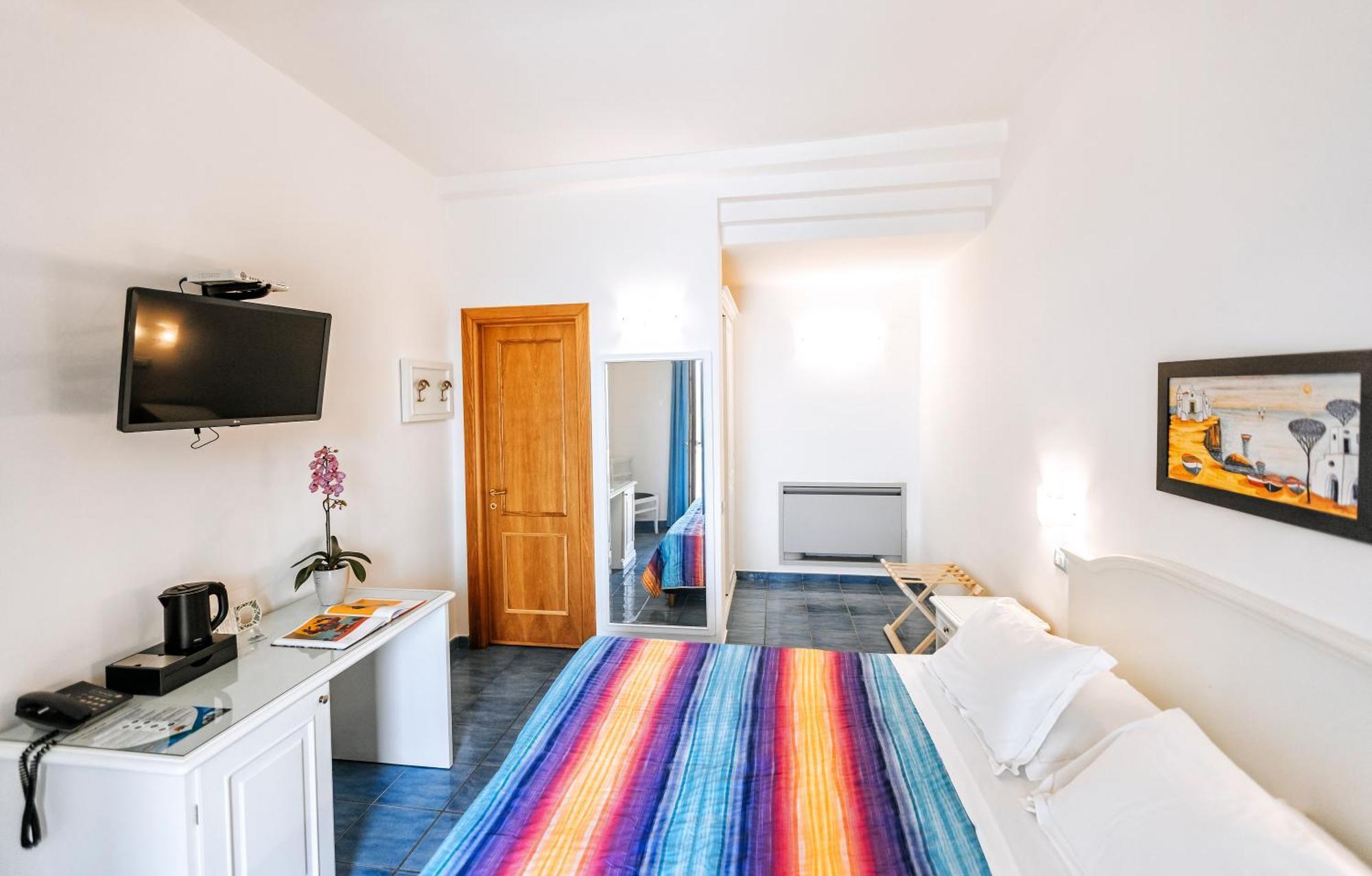 Cava Dell'isola Hotel 3*