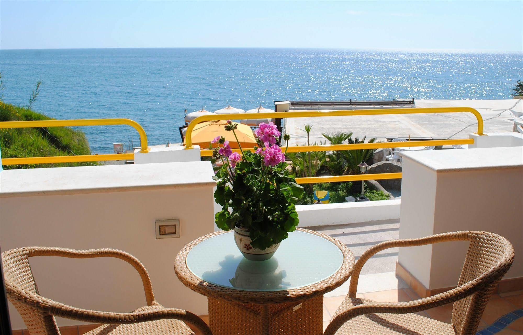 Hotel Cava Dell'isola 3*